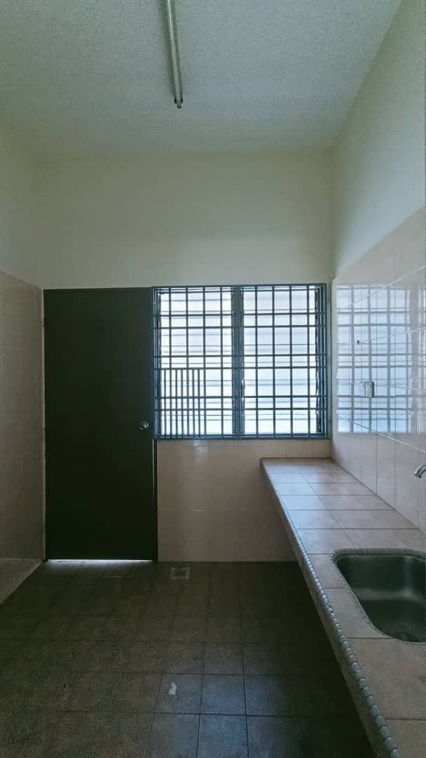 Rumah Teres 2 Tingkat Taman Seri Perkasa Lapangan 8